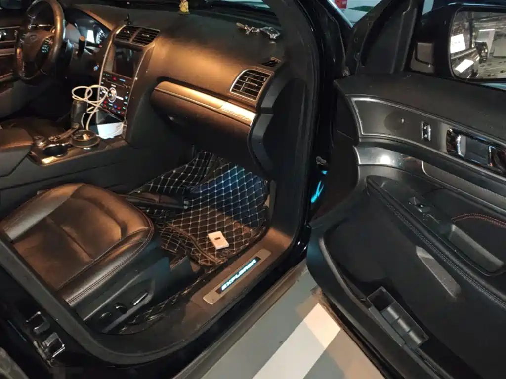 Ford Explorer 2017 — фото 20