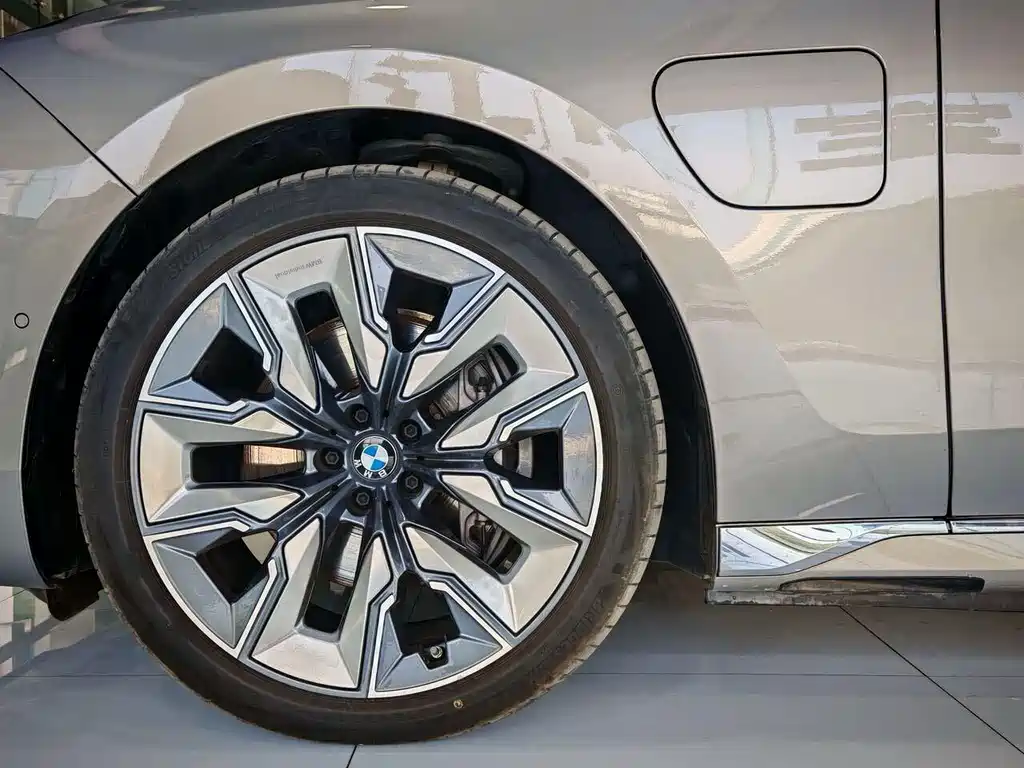 BMW i7 2022 — фото 8