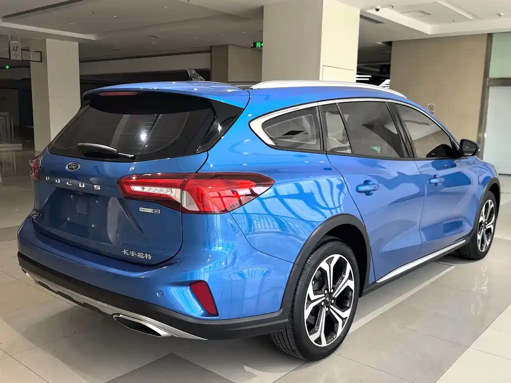 Ford Focus 2021 — фото 15