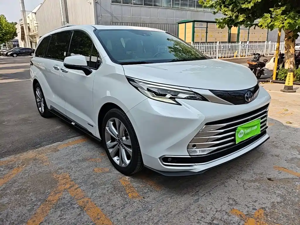 Toyota Sienna 2022 — фото 4
