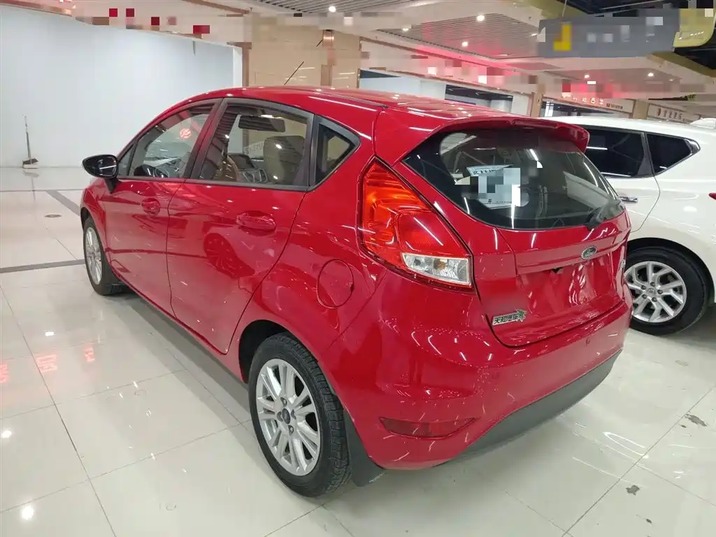Ford Fiesta 2015 — фото 5