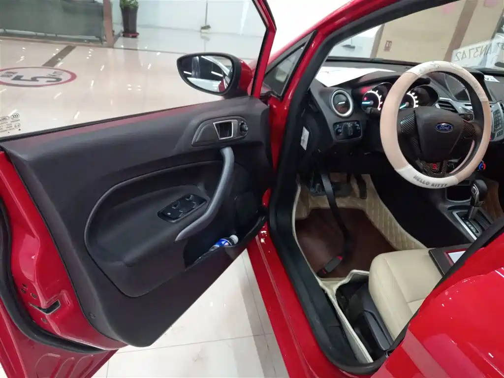 Ford Fiesta 2015 — фото 16