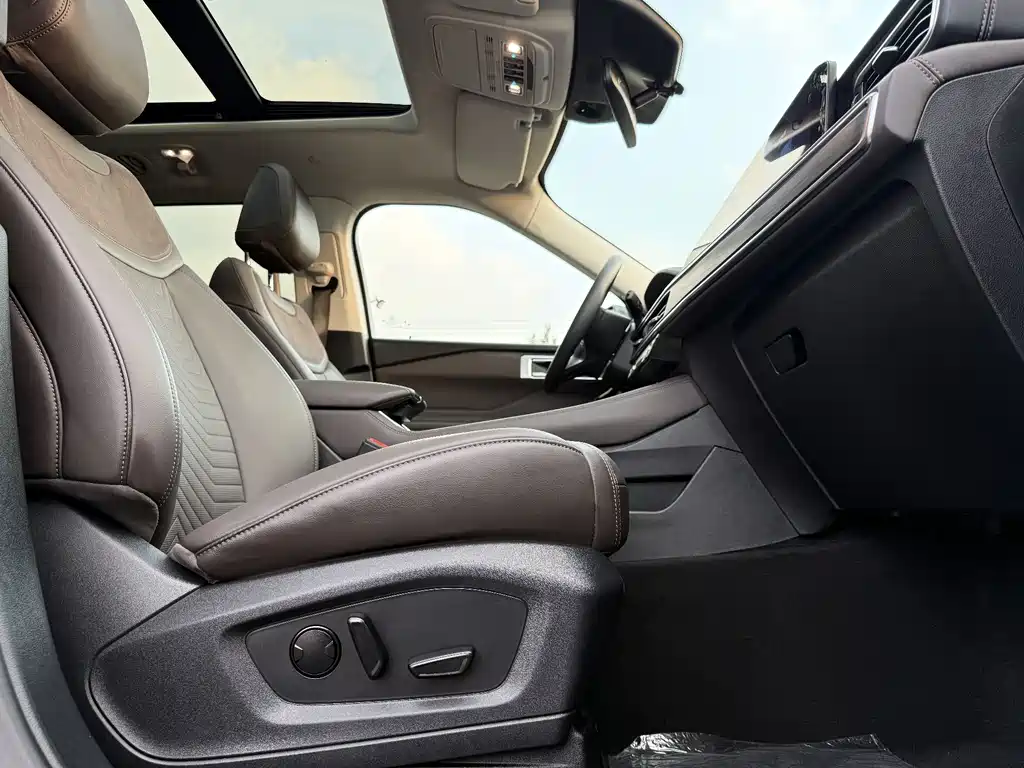 Ford Explorer 2025 — фото 16