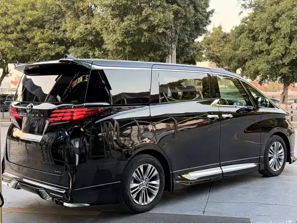 Toyota Alphard 2025