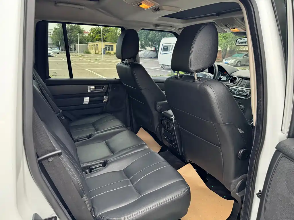 Land Rover Discovery 2014 — фото 12