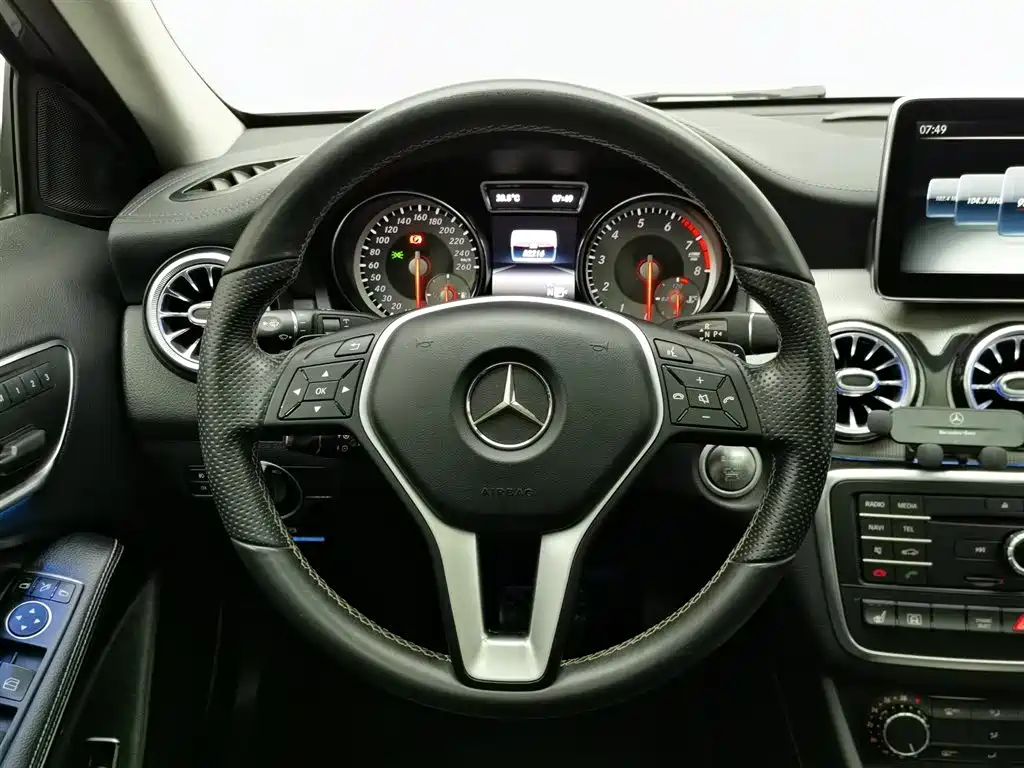 Mercedes-Benz GLA 2016 — фото 11