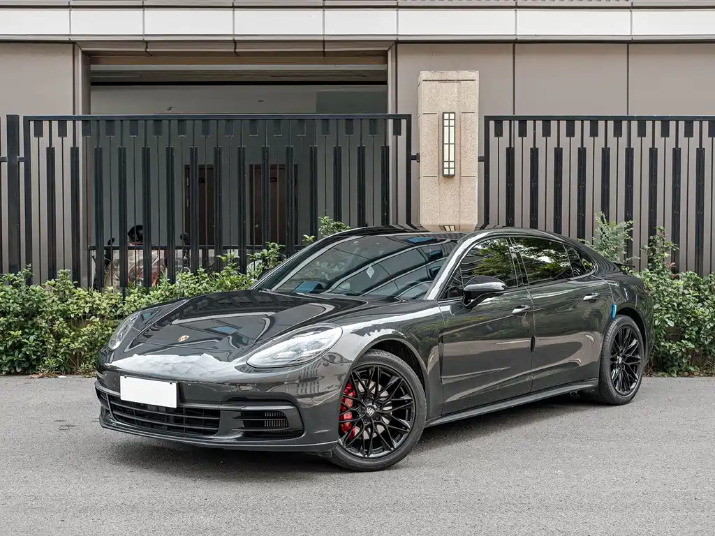 Porsche Panamera 2019 — фото 1