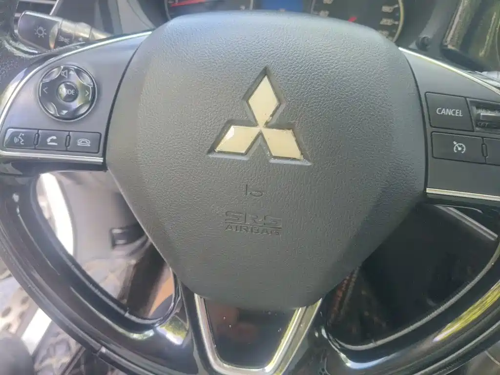 Mitsubishi Outlander 2018 — фото 12