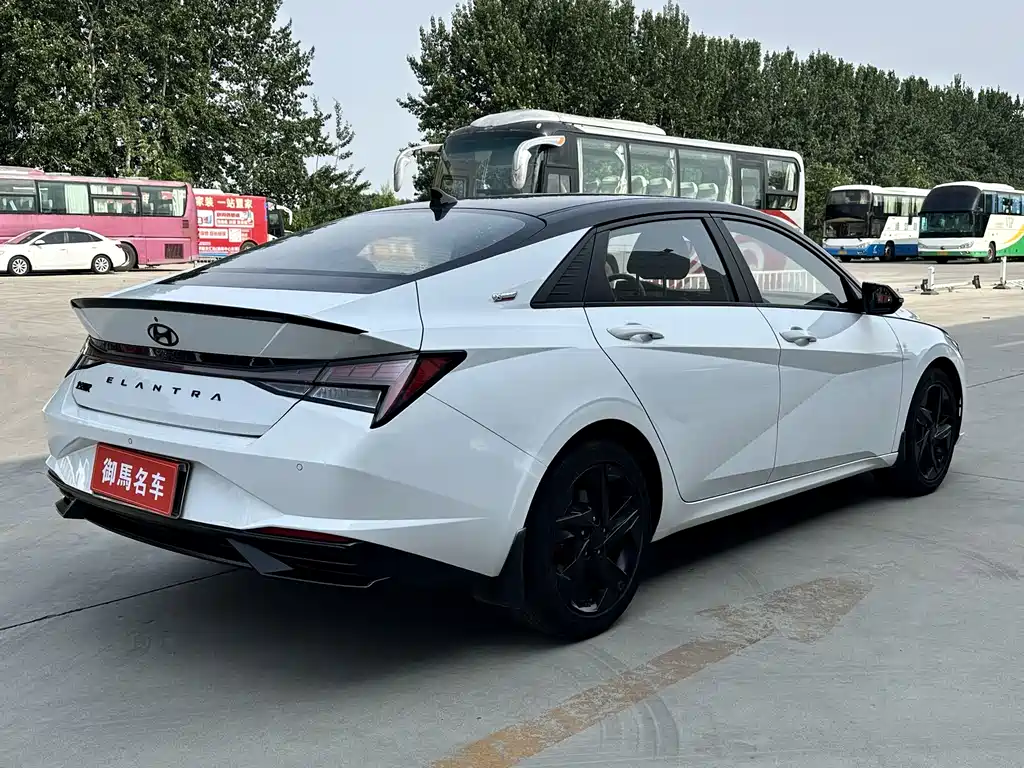 Hyundai Elantra 2022 — фото 3