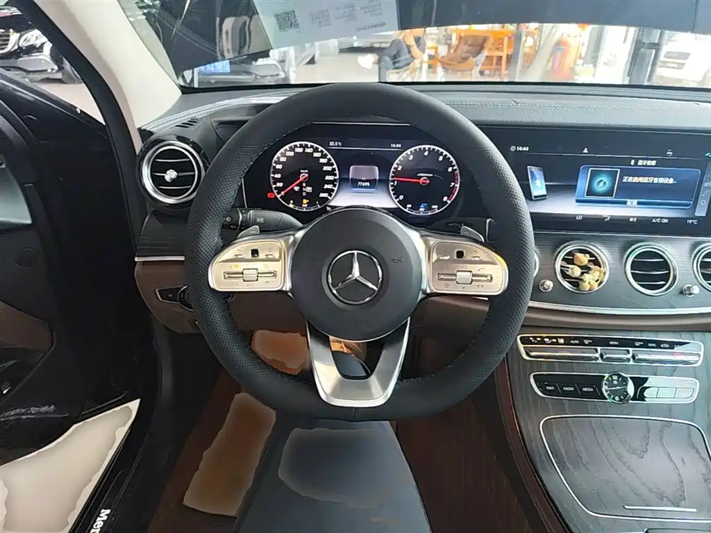Mercedes-Benz E-Class 2020 — фото 11
