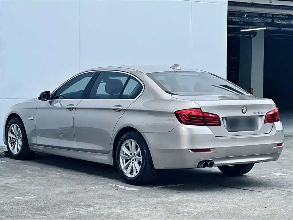 BMW 5 Series 2015 — фото 23