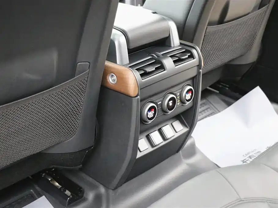 Land Rover Defender 2023 — фото 21