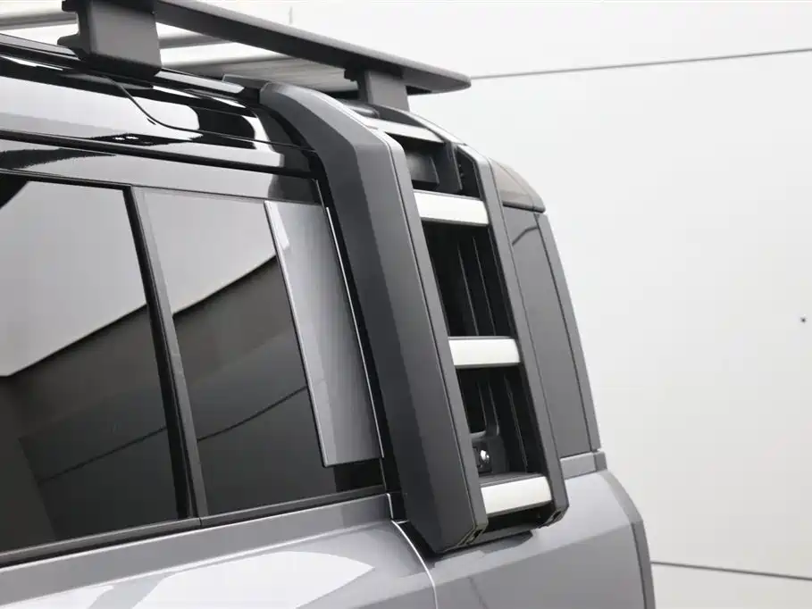 Land Rover Defender 2023 — фото 30