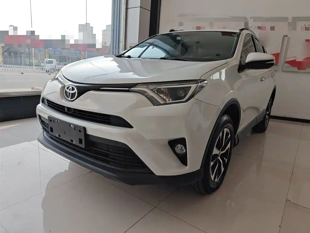 Toyota RAV4 2018 — фото 1