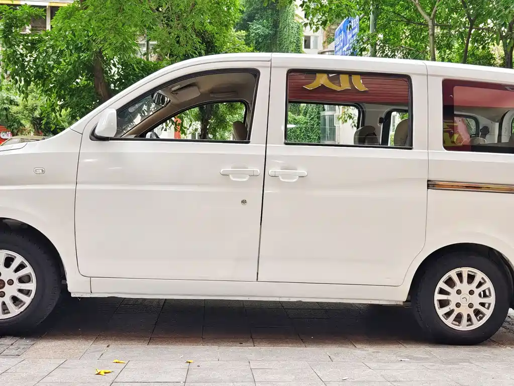 Wuling Rongguang V 2015 — фото 3