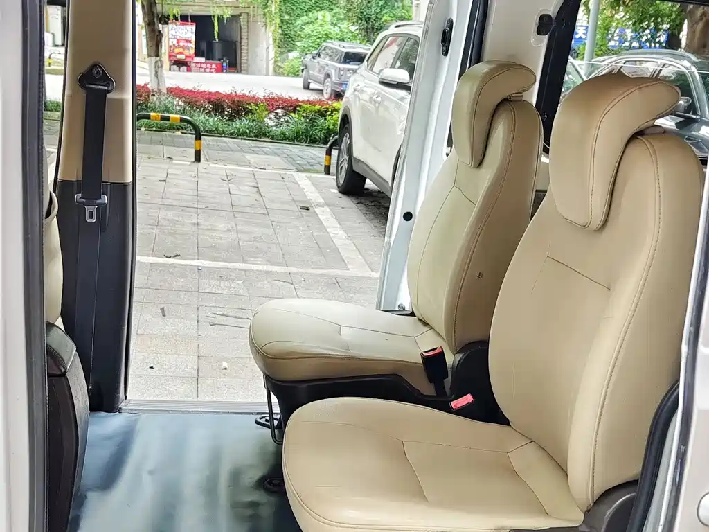Wuling Rongguang V 2015 — фото 11