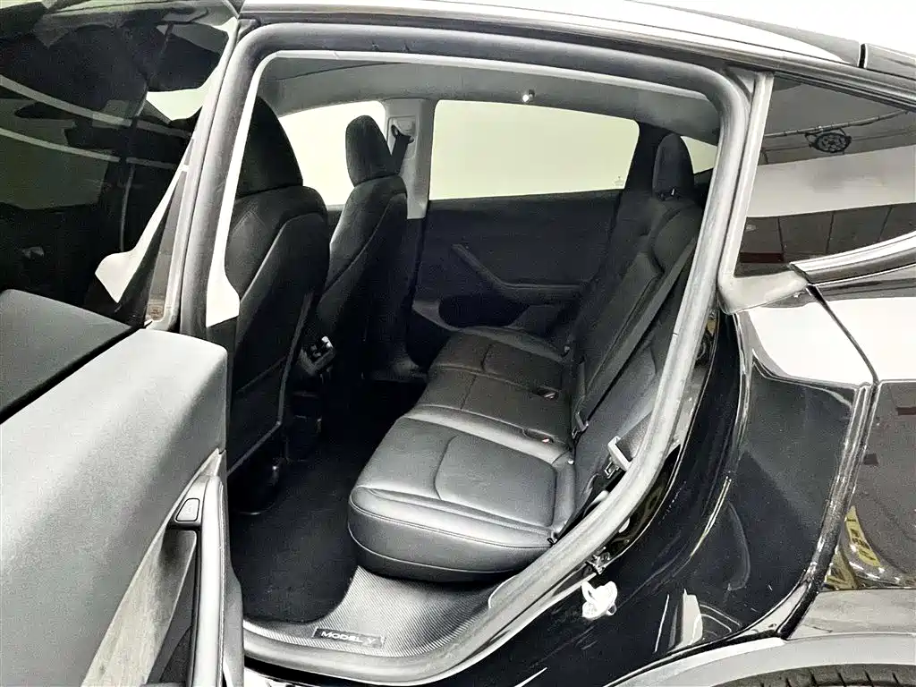 Tesla Model Y 2023 — фото 10