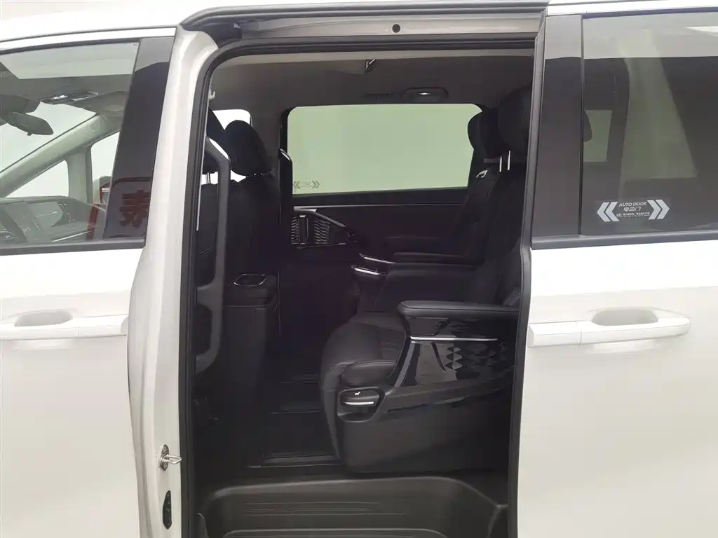 GAC Motor Trumpchi E9 2025 — фото 15