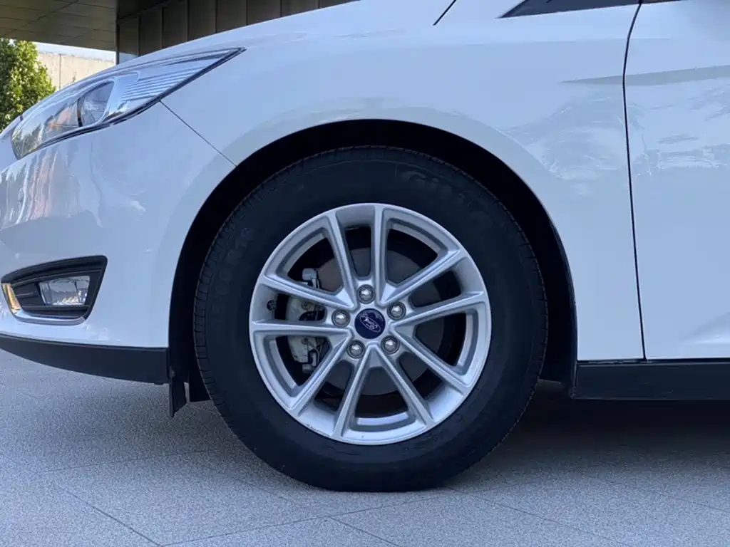 Ford Focus 2016 — фото 13