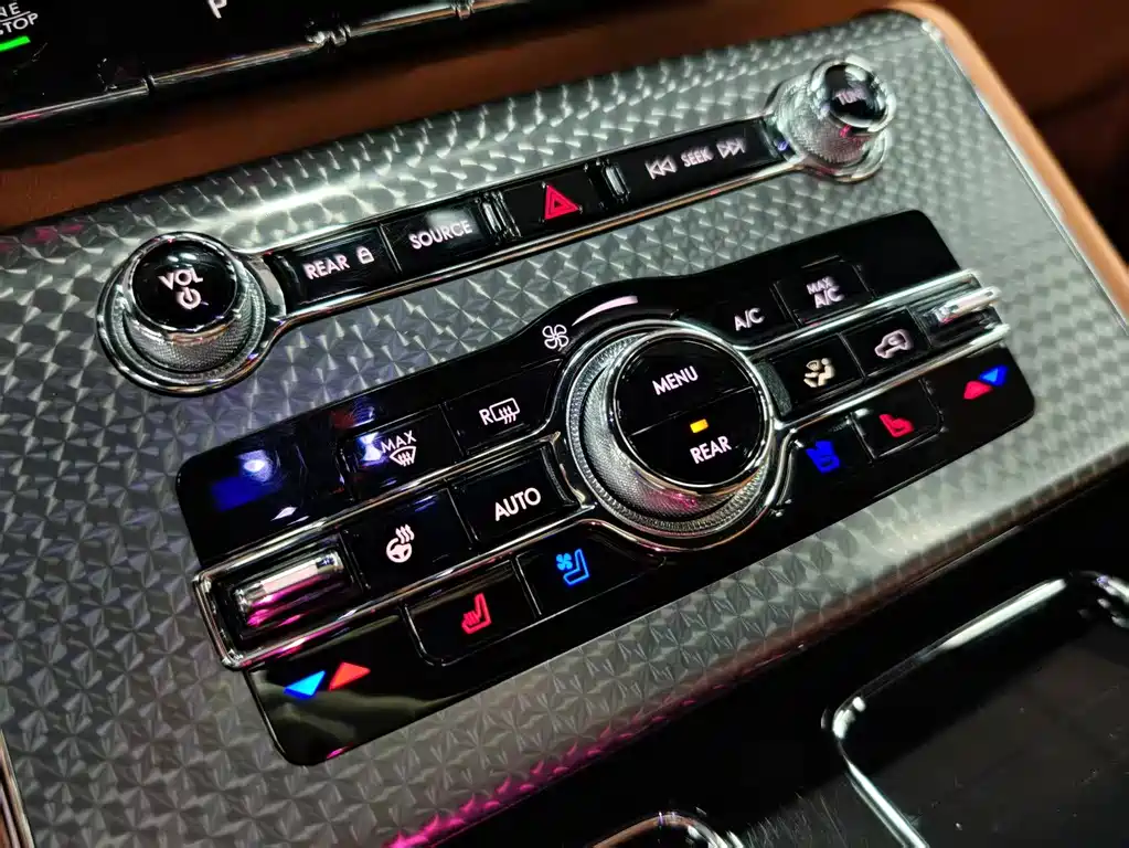 Lincoln Aviator 2020 — фото 30