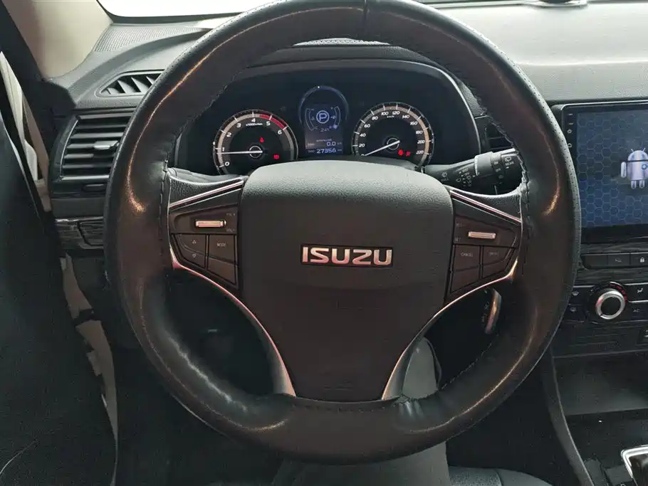 Isuzu MU-X 2018 — фото 15