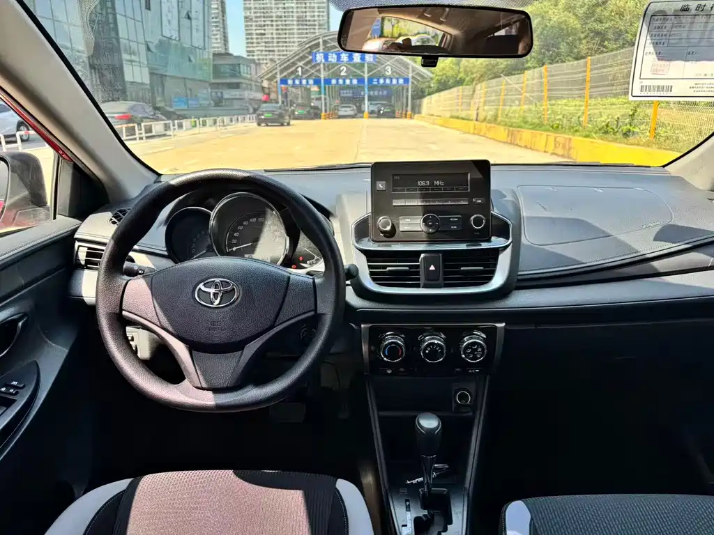 Toyota Yaris L 2020 — фото 8