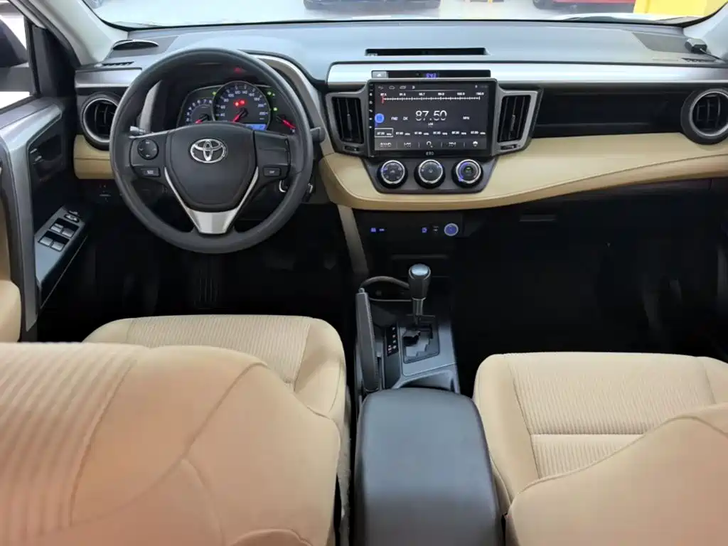 Toyota RAV4 2018 — фото 10