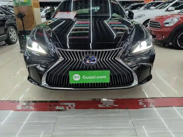 Lexus ES 2020