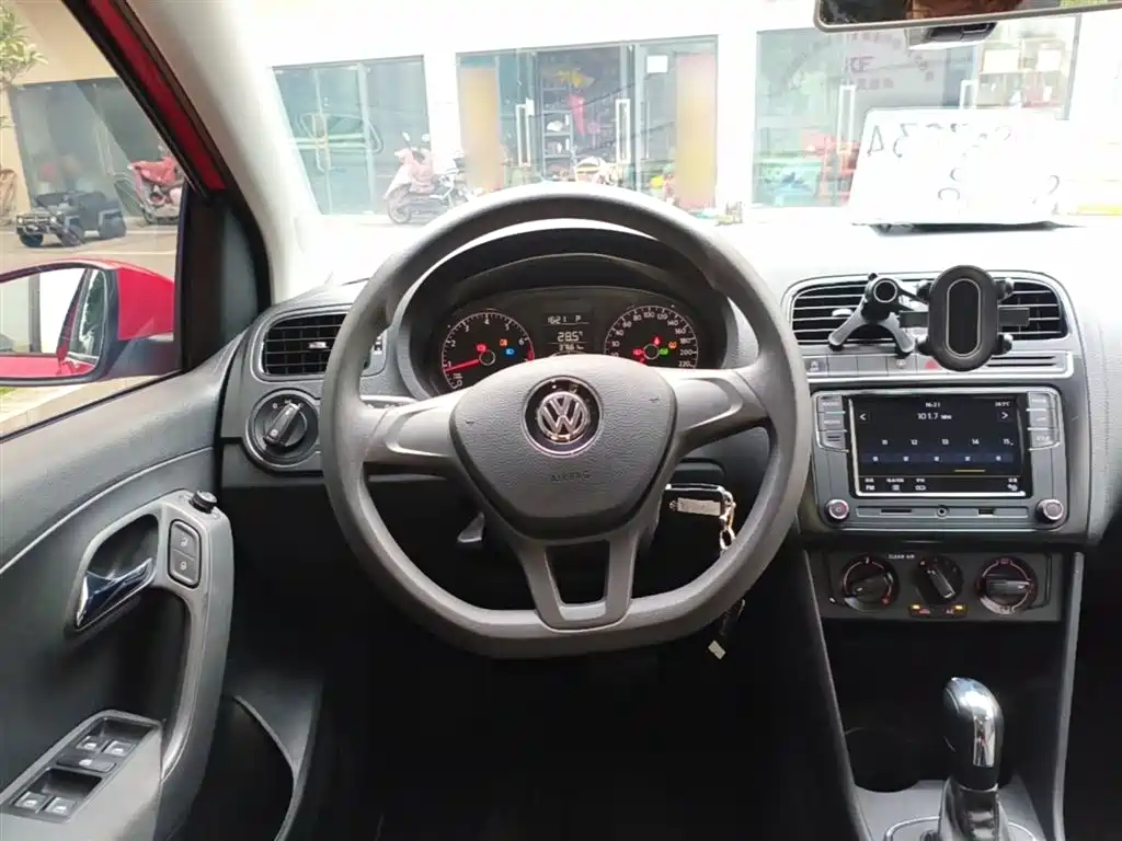 Volkswagen Polo 2018 — фото 11