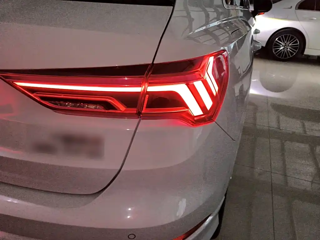 Audi Q3 2023 — фото 24