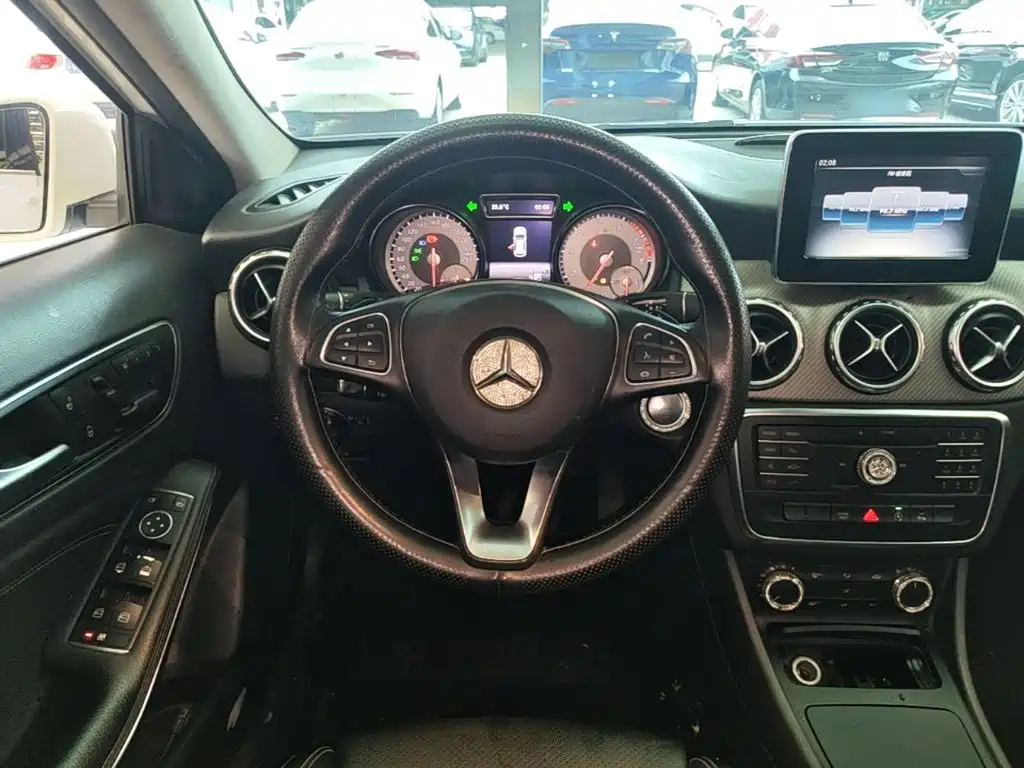 Mercedes-Benz GLA 2017 — фото 11