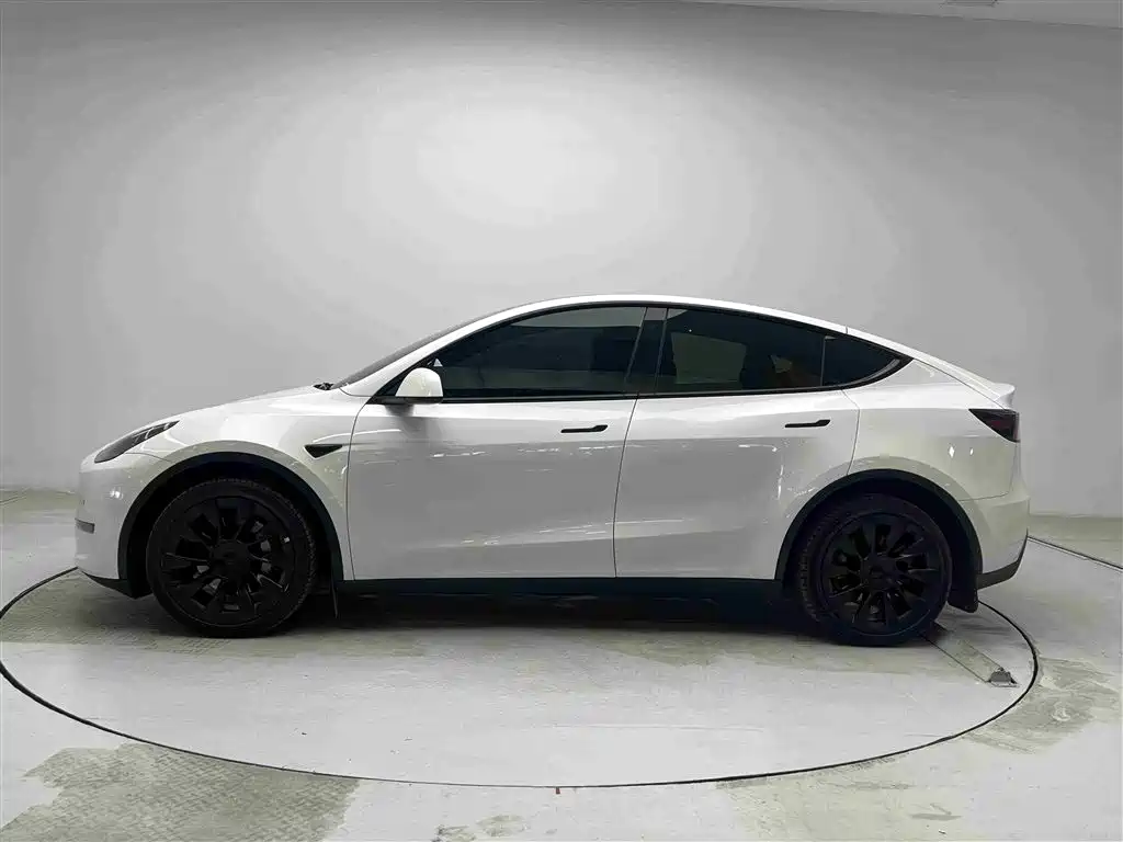 Tesla Model Y 2024 — фото 18