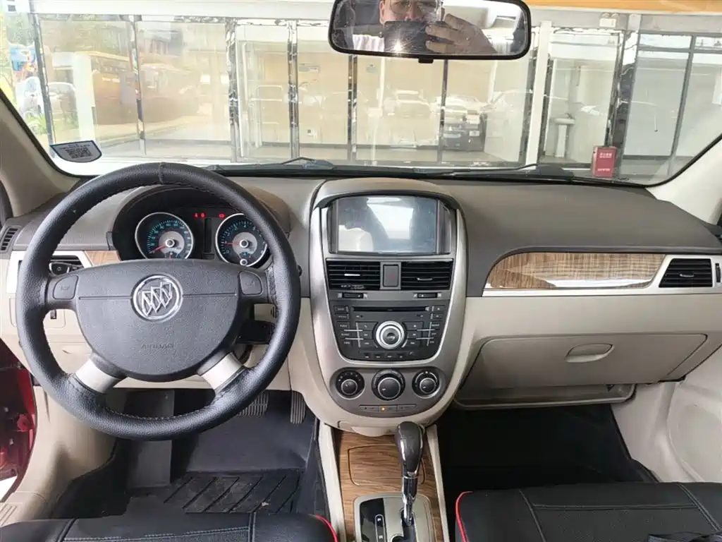 Buick Excelle 2015 — фото 10