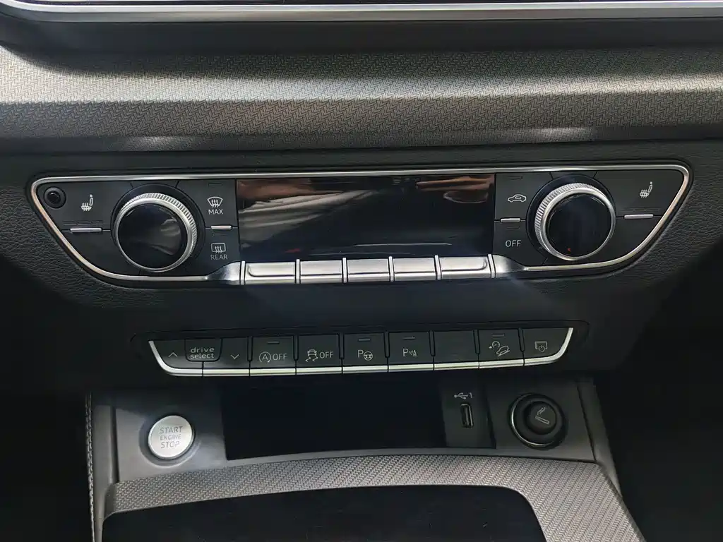 Audi Q5L 2023 — фото 13