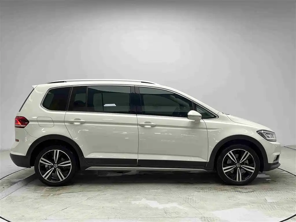 Volkswagen Touran 2021 — фото 4