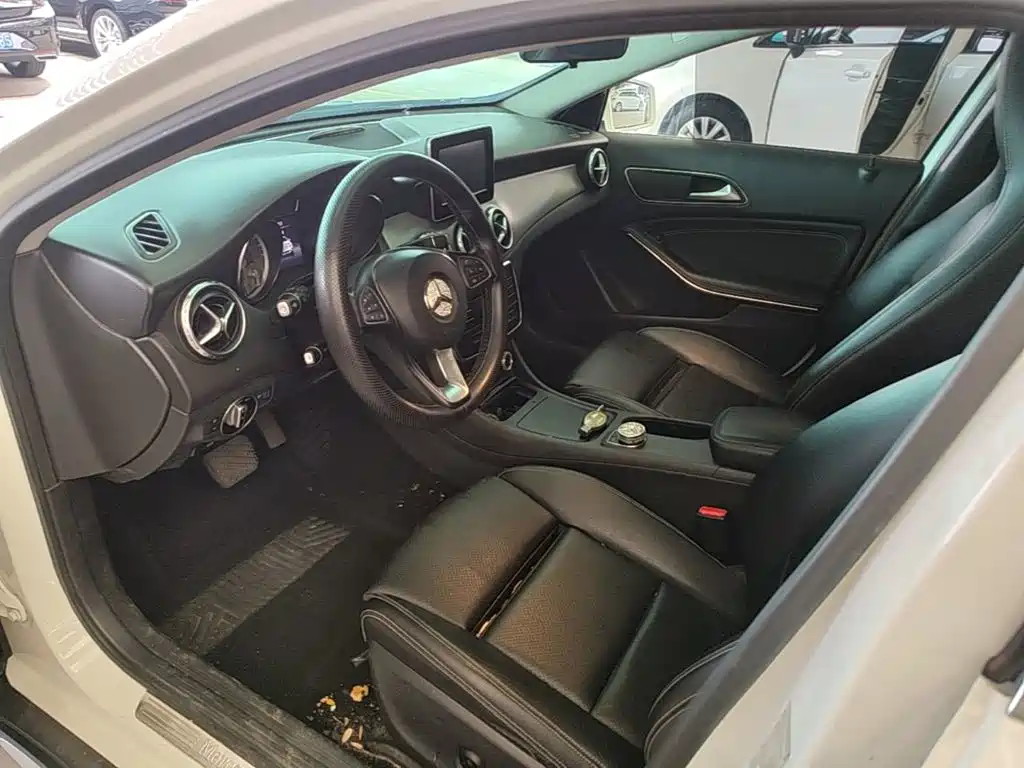 Mercedes-Benz GLA 2017 — фото 16