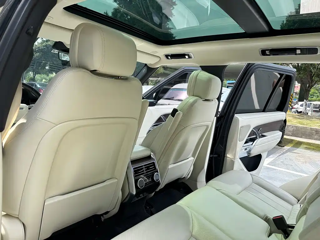 Land Rover Range Rover 2023 — фото 14