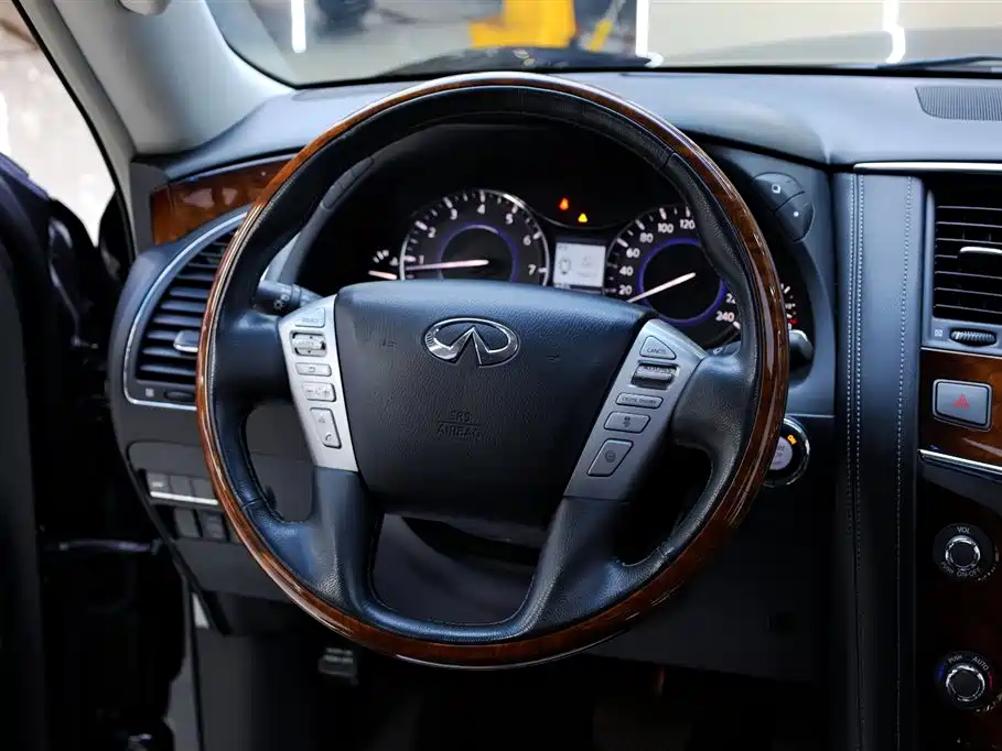 Infiniti QX80 2017 — фото 23