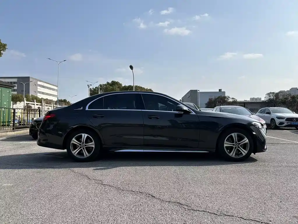 Mercedes-Benz C-Class 2023 — фото 4