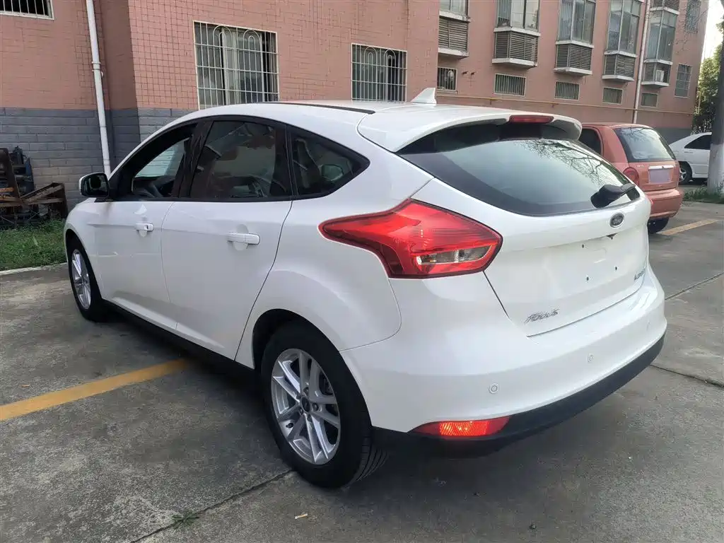 Ford Focus 2017 — фото 23