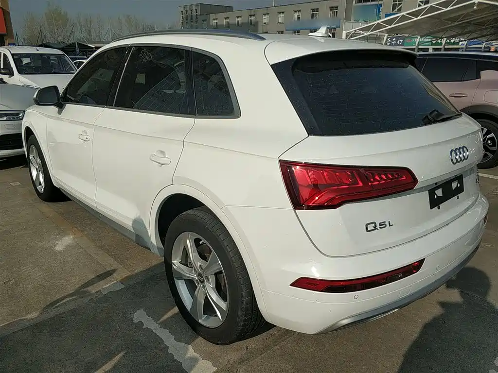 Audi Q5L 2020 — фото 23