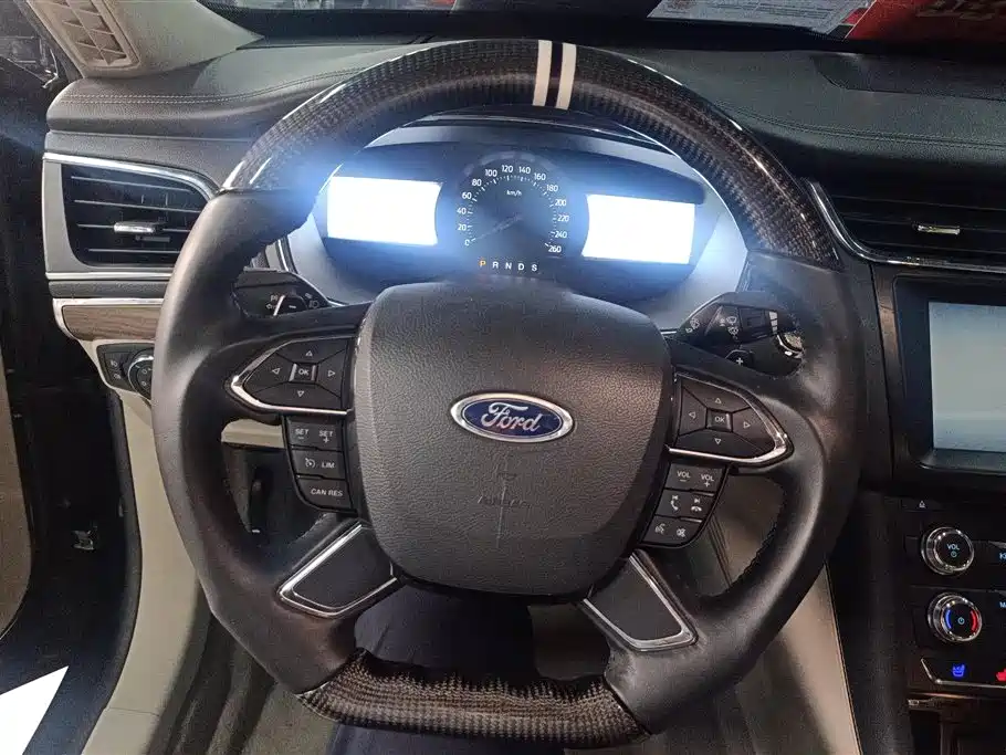 Ford Taurus 2016 — фото 15