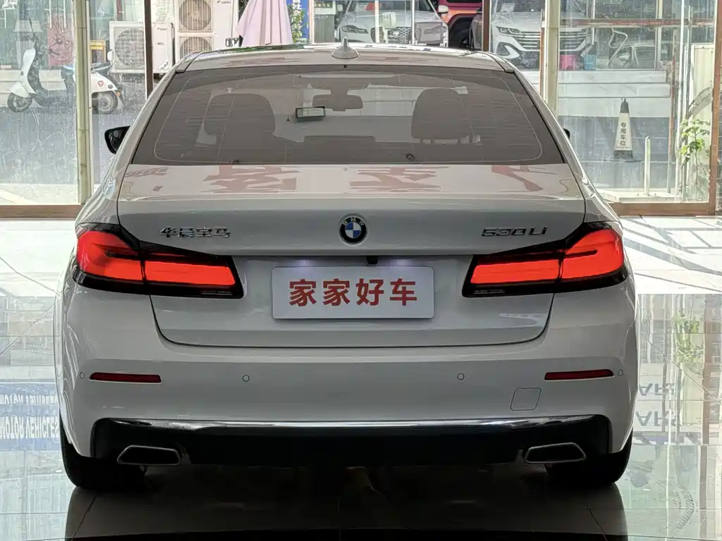 BMW 5 Series 2021 — фото 16