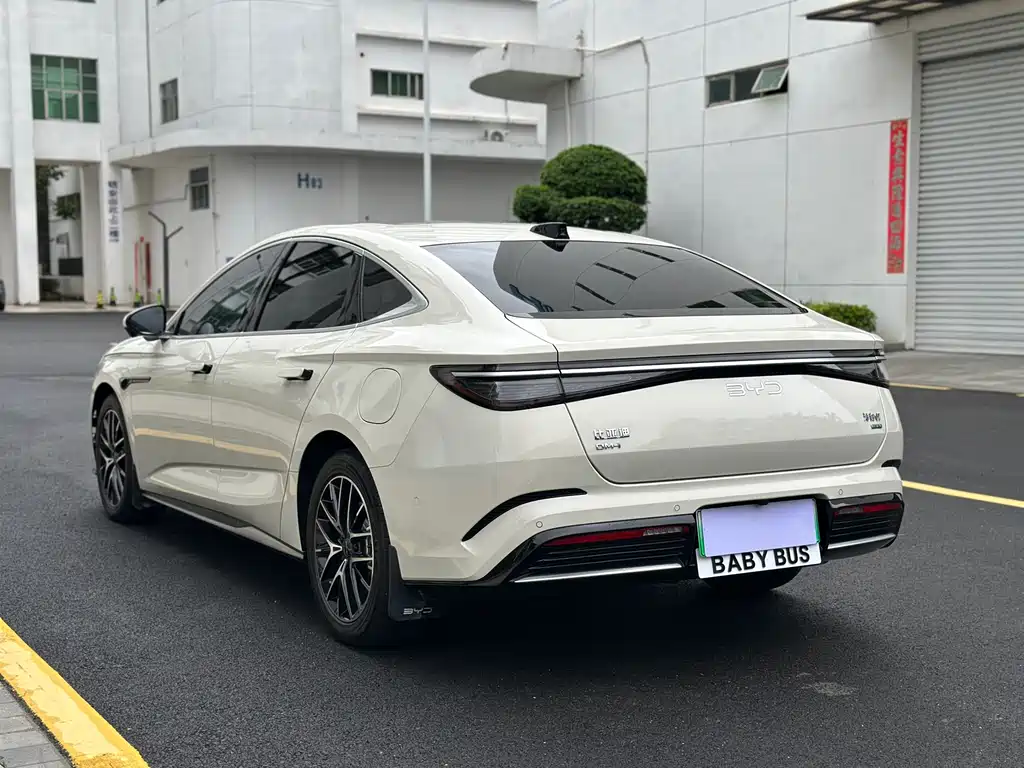 BYD Seal 07 DM-i 2025 — фото 4