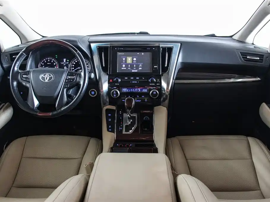 Toyota Alphard 2017 — фото 9