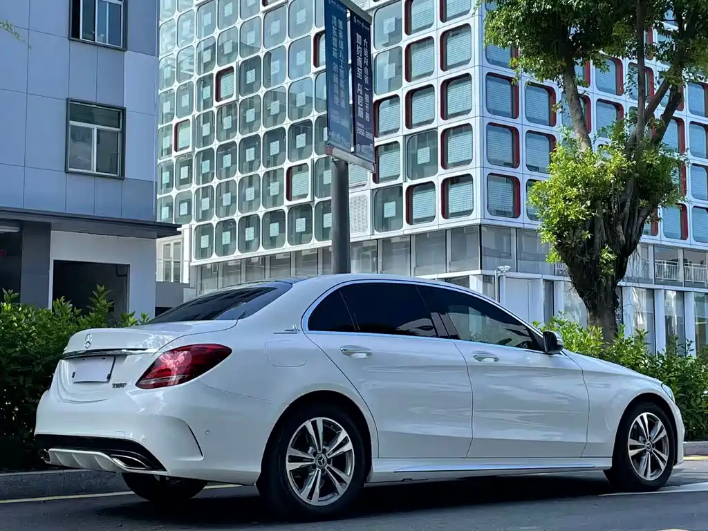 Mercedes-Benz C-Class 2018 — фото 15