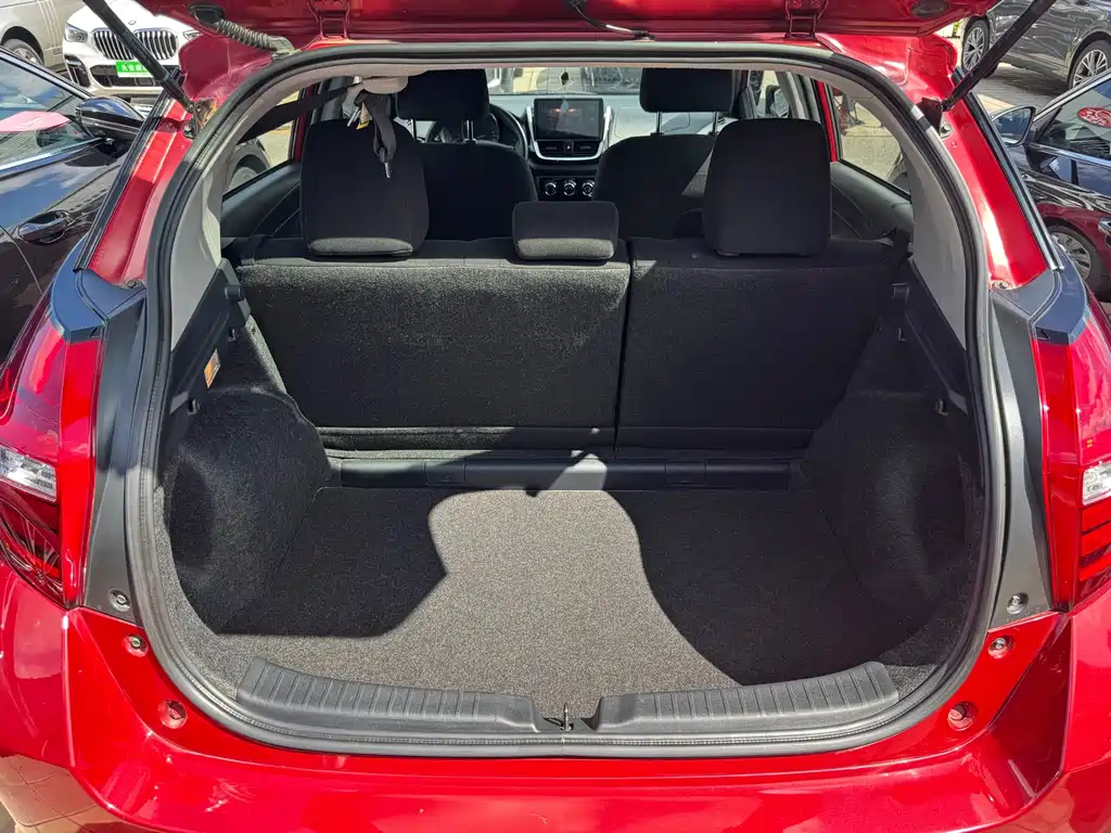 Toyota Yaris L 2017 — фото 15