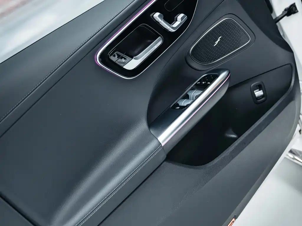 Mercedes-Benz C-Class 2023 — фото 15