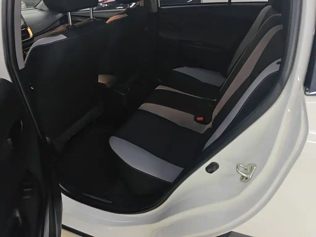 Toyota Yaris L 2020 — фото 17