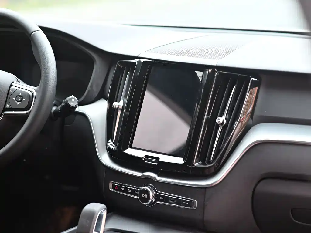Volvo XC60 2022 — фото 8